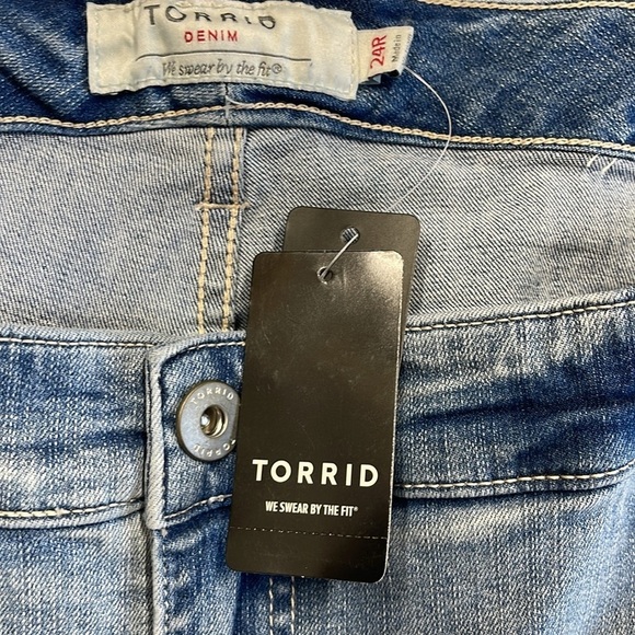 Torrid NWT Classic Verona Destructed Ankle Skinny Jeans Size 24 - Picture 4 of 11